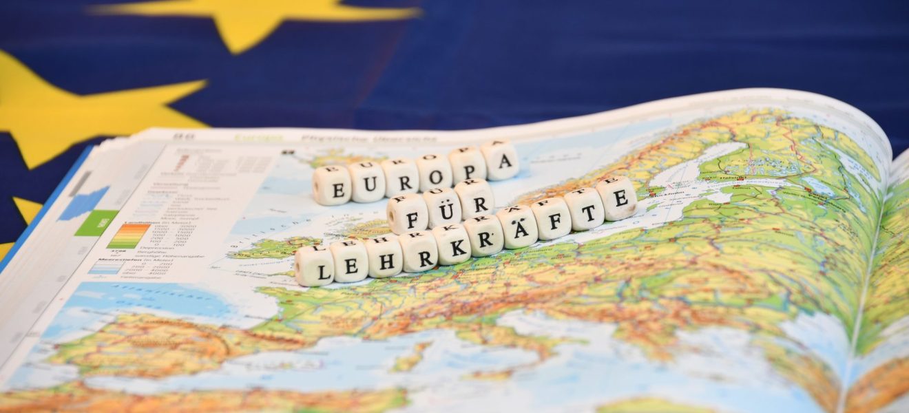 Atlas mit Buchstaben Europa für Lehrkräfte