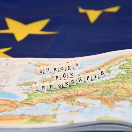 Atlas mit Buchstaben Europa für Lehrkräfte